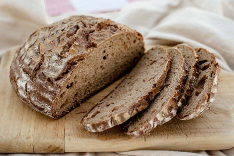 Frisch gebackenes Bauernbrot